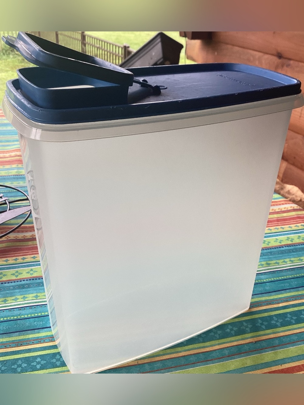 Tupperware Vintage Super Cereal Keeper - 20 cup capacity